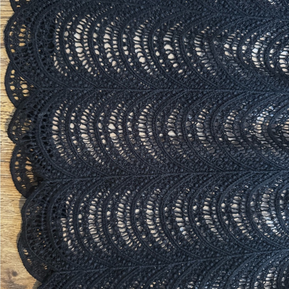 Club Monaco Noah scallop crochet overlay mini skirt size 8 - Picture 2 of 6